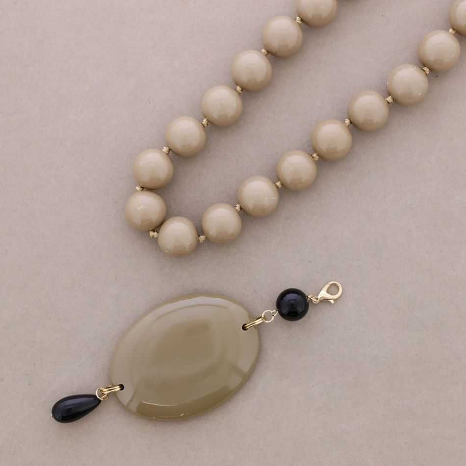SHORT NECKLACE BEADS PENDANT MEDAL RESIN