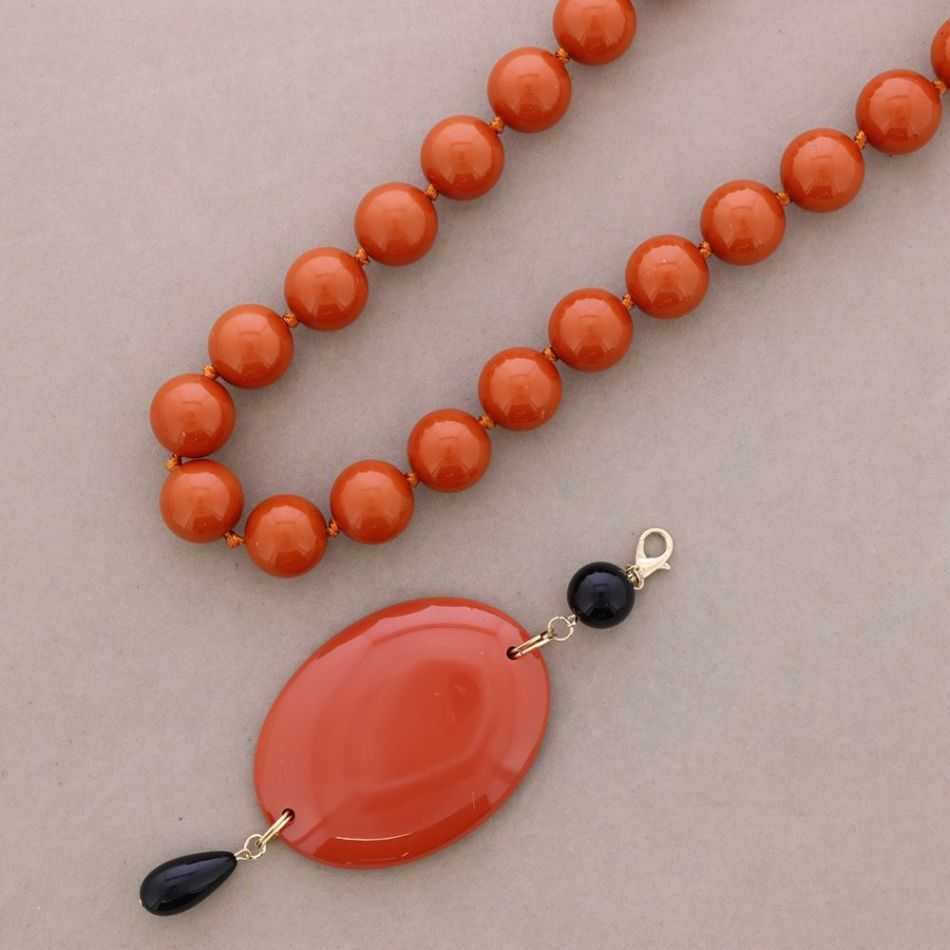 SHORT NECKLACE BEADS PENDANT MEDAL RESIN