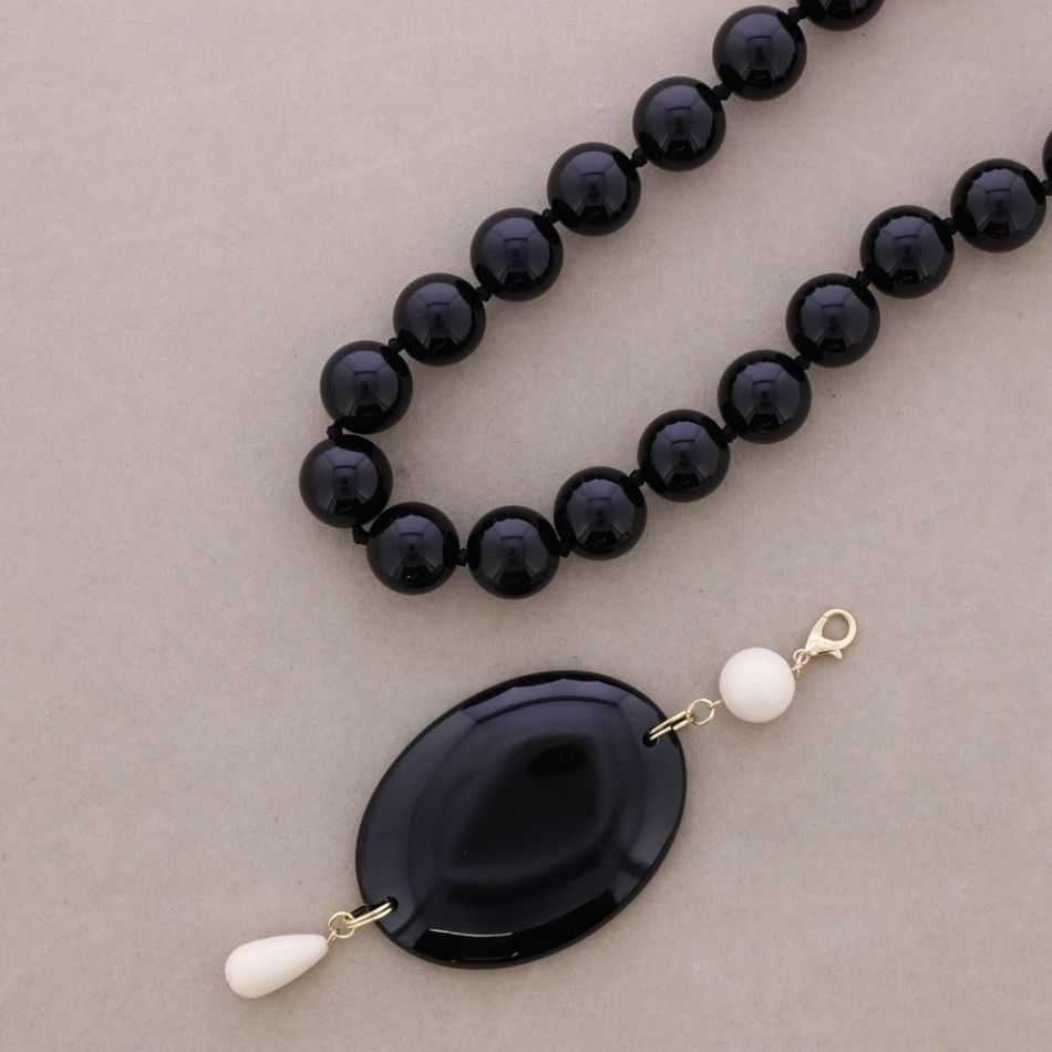SHORT NECKLACE BEADS PENDANT MEDAL RESIN