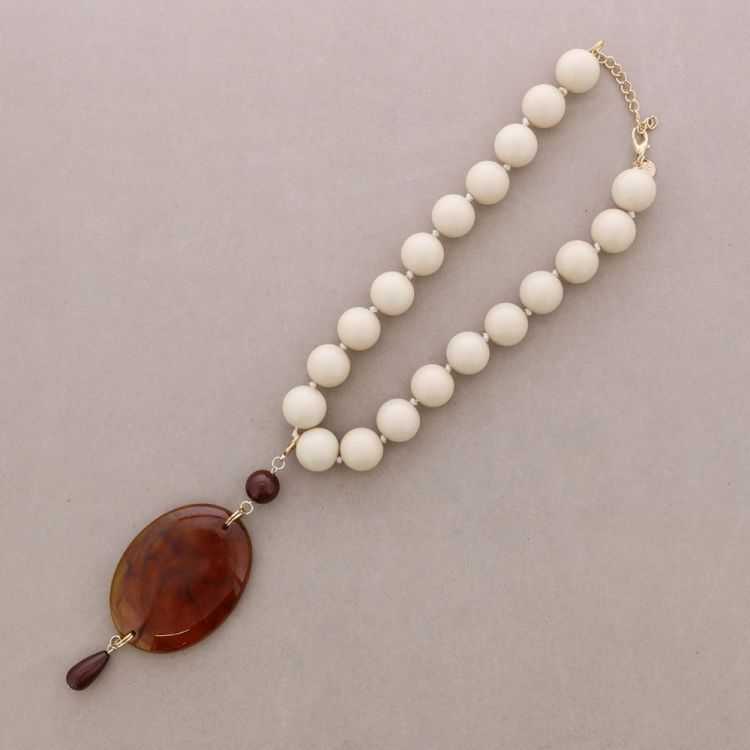 SHORT NECKLACE BEADS PENDANT MEDAL RESIN 2