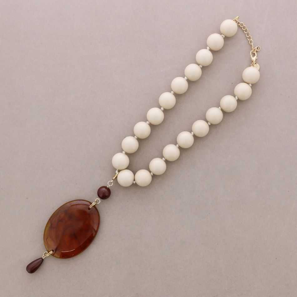 SHORT NECKLACE BEADS PENDANT MEDAL RESIN