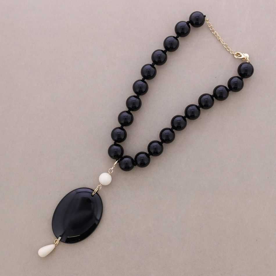SHORT NECKLACE BEADS PENDANT MEDAL RESIN