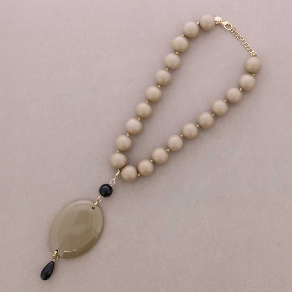 SHORT NECKLACE BEADS PENDANT MEDAL RESIN