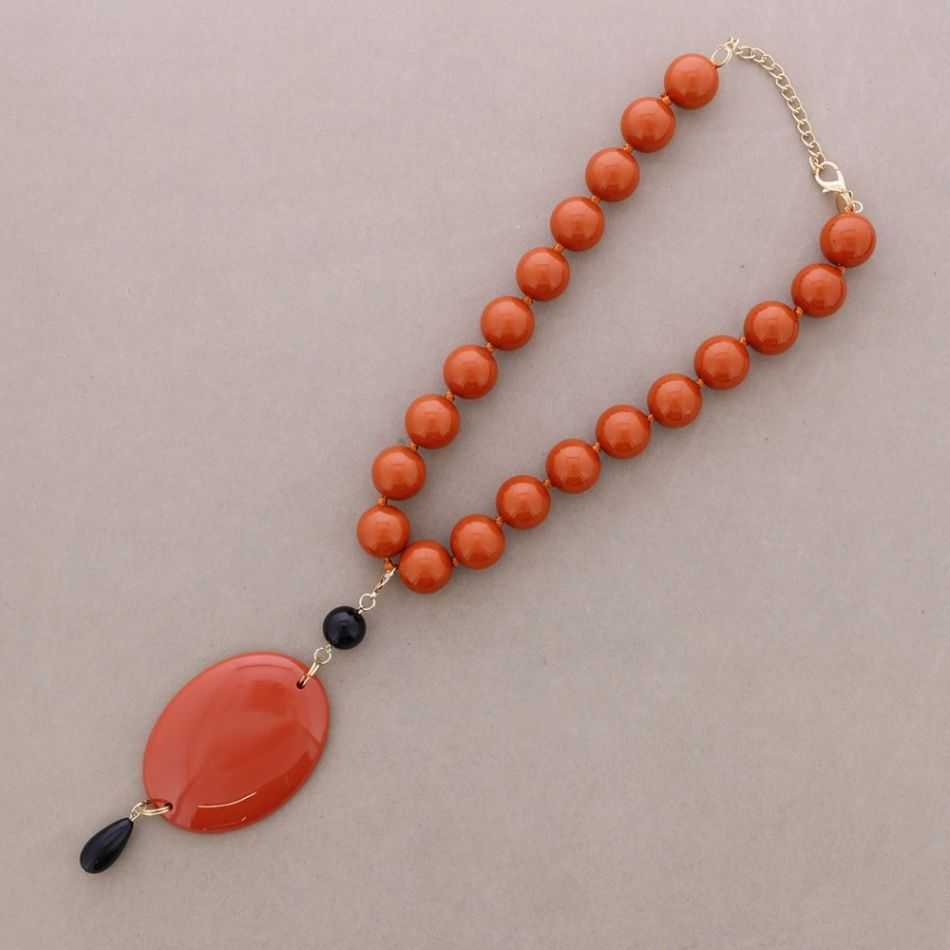 SHORT NECKLACE BEADS PENDANT MEDAL RESIN