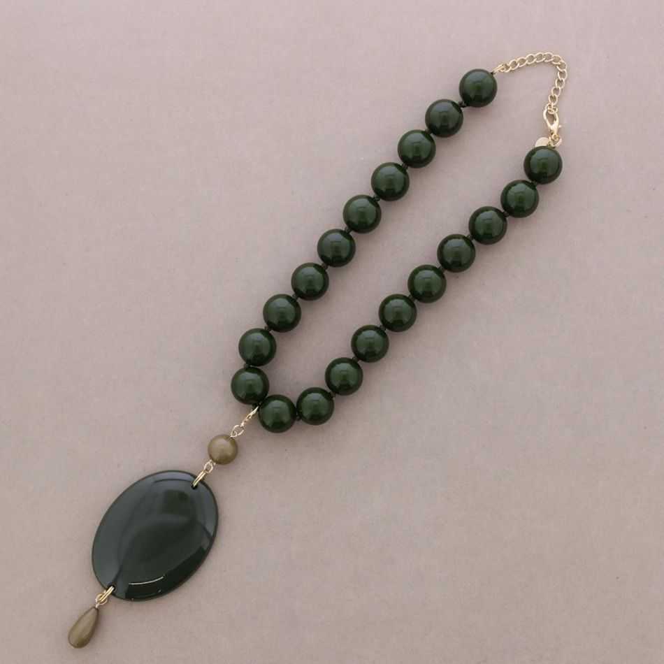 SHORT NECKLACE BEADS PENDANT MEDAL RESIN