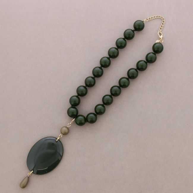 SHORT NECKLACE BEADS PENDANT MEDAL RESIN
