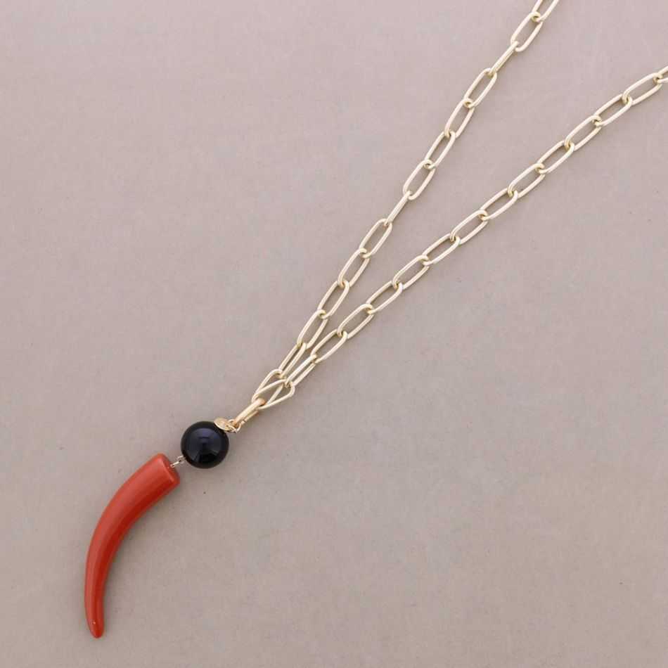 LONG METAL NECKLACE WITH LOBSTER CLASP AND RESIN HORN PENDANT