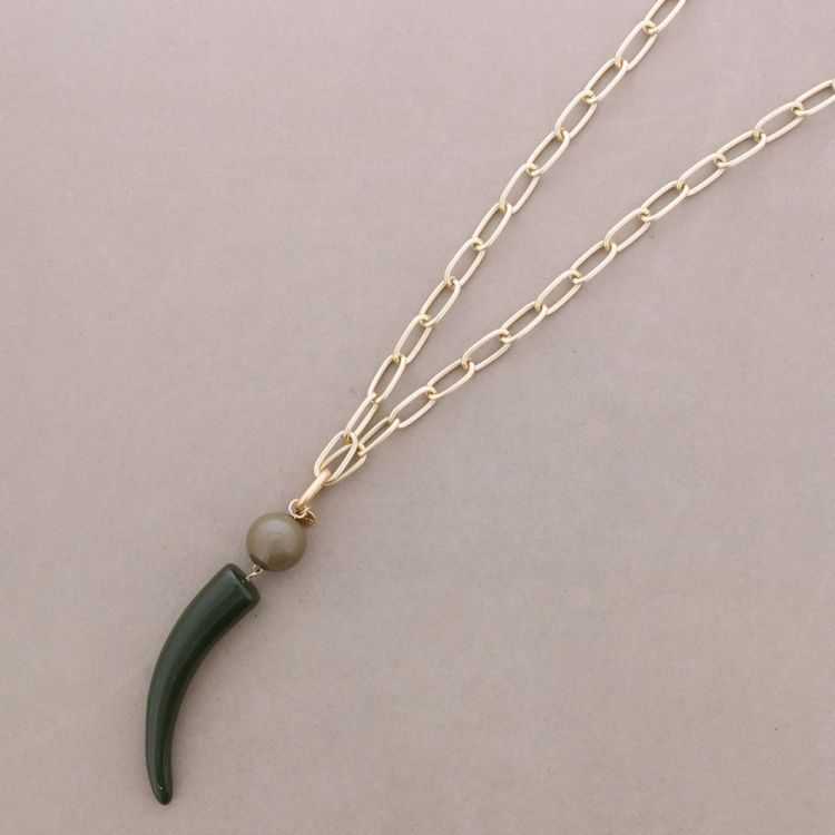 LONG METAL NECKLACE WITH LOBSTER CLASP AND RESIN HORN PENDANT 2