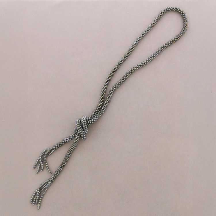 COLLAR LARGO NUDO BOLITAS CRISTALES