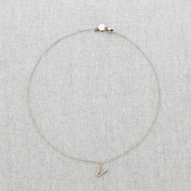 BAMBOO INITIAL V STEEL SHORT NECKLACE