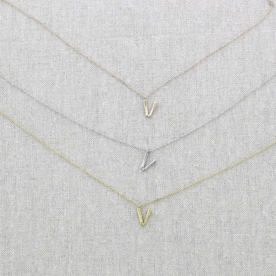BAMBOO INITIAL V STEEL SHORT NECKLACE