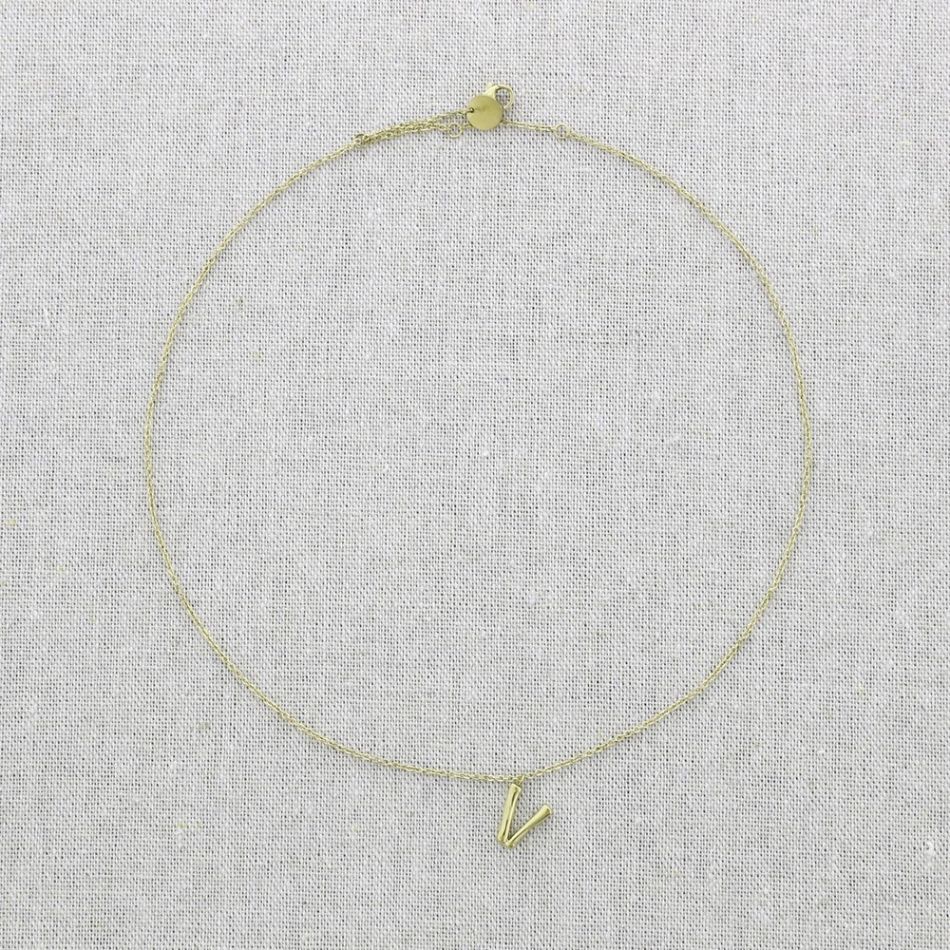 BAMBOO INITIAL V STEEL SHORT NECKLACE