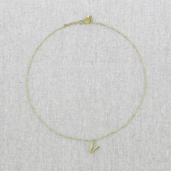 BAMBOO INITIAL V STEEL SHORT NECKLACE
