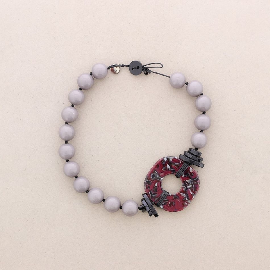 RESIN STAMPED SQUARE RING BALL SHORT NECKLACE