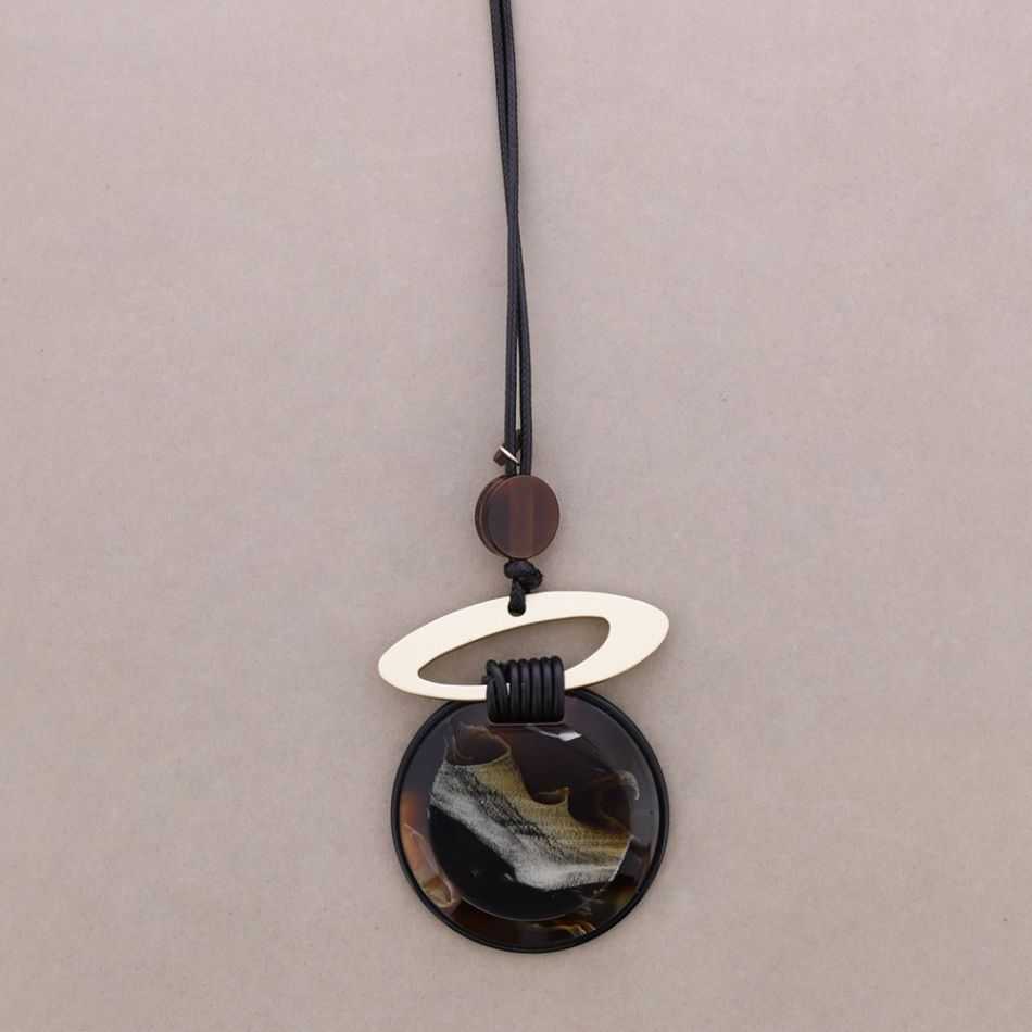 COLLAR LARGO COLGANTE GEOMÉTRICAS RESINA