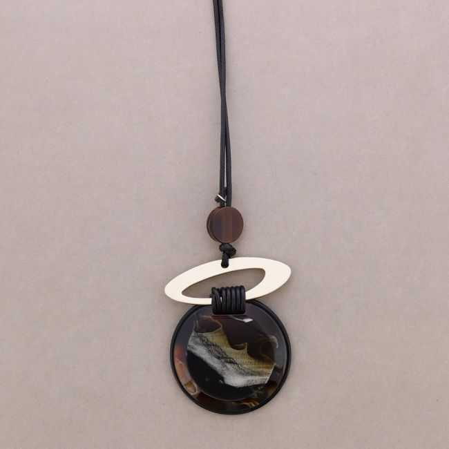 COLLAR LARGO COLGANTE GEOMÉTRICAS RESINA