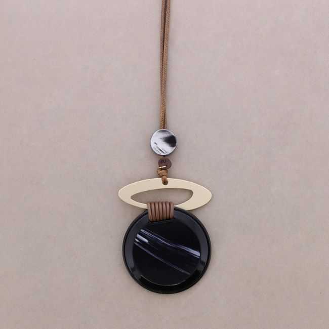 COLLAR LARGO COLGANTE GEOMÉTRICAS RESINA