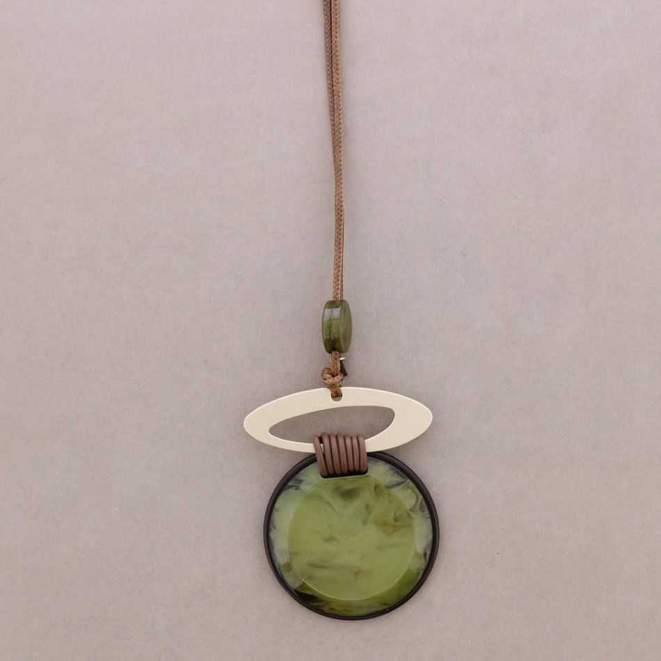 COLLAR LARGO COLGANTE GEOMÉTRICAS RESINA