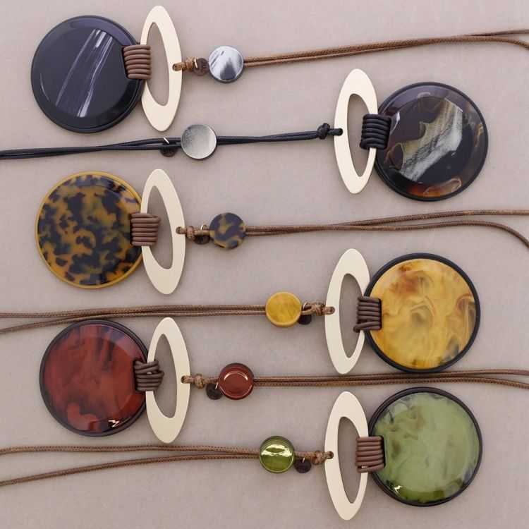 LONG GEOMETRIC RESIN PENDANT NECKLACE 2