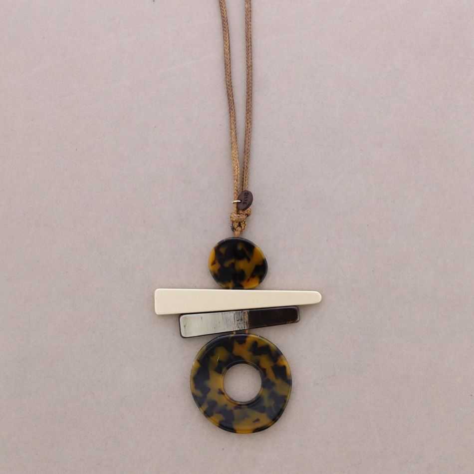 LONG GEOMETRIC RESIN PENDANT NECKLACE