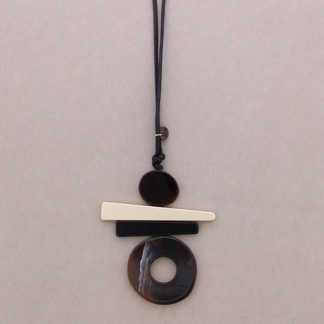 LONG GEOMETRIC RESIN PENDANT NECKLACE