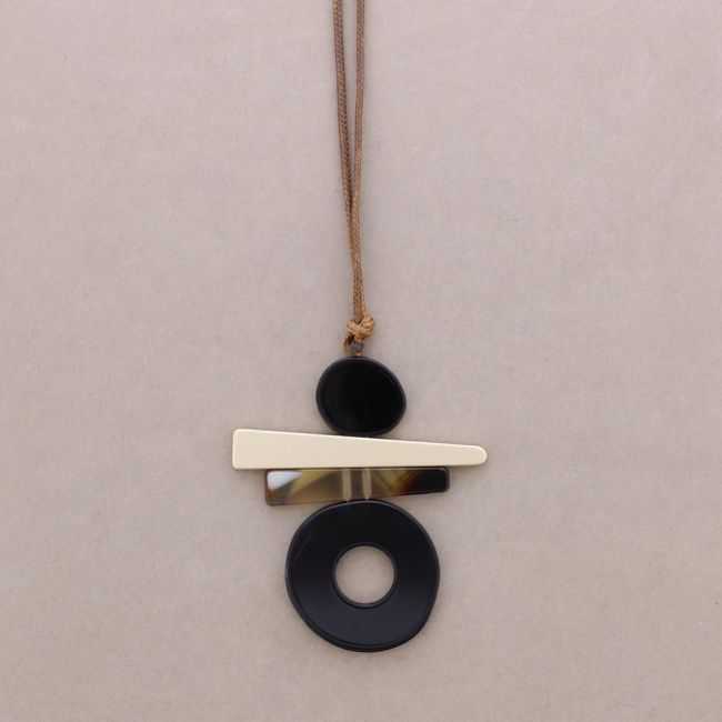 LONG GEOMETRIC RESIN PENDANT NECKLACE