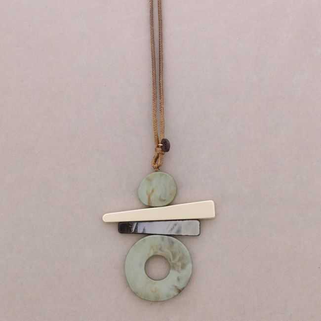 LONG GEOMETRIC RESIN PENDANT NECKLACE