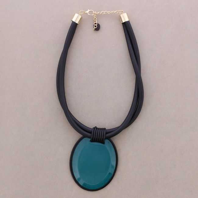 RESIN MEDAL PENDANT SHORT NECKLACE