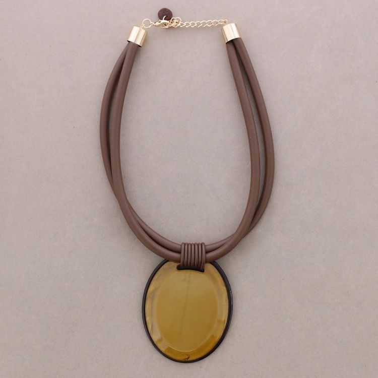 RESIN MEDAL PENDANT SHORT NECKLACE 2
