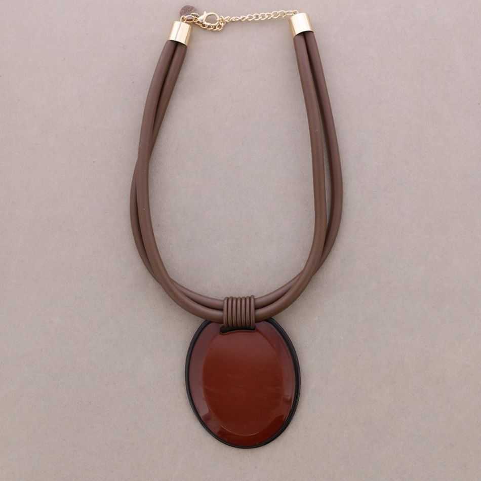 RESIN MEDAL PENDANT SHORT NECKLACE