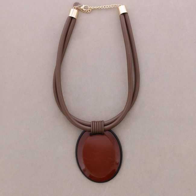 RESIN MEDAL PENDANT SHORT NECKLACE