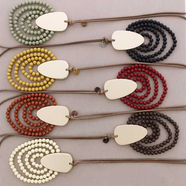 COLLAR LARGO COLGANTE CUENTAS RESINA