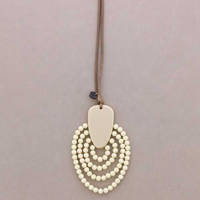 COLLAR LARGO COLGANTE CUENTAS RESINA