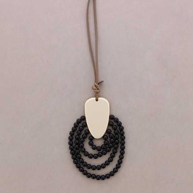 COLLAR LARGO COLGANTE CUENTAS RESINA