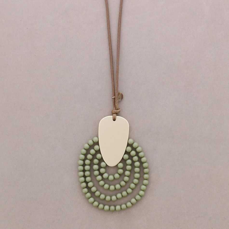 COLLAR LARGO COLGANTE CUENTAS RESINA