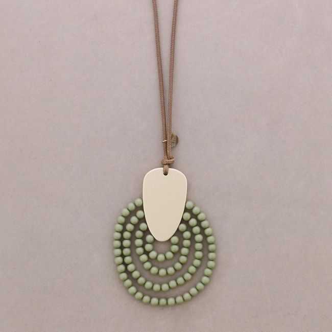 COLLAR LARGO COLGANTE CUENTAS RESINA