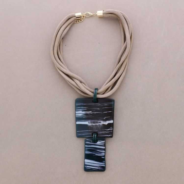 DOUBLE SQUARE RESIN PENDANT CHOKER