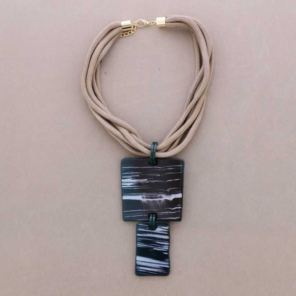 DOUBLE SQUARE RESIN PENDANT CHOKER