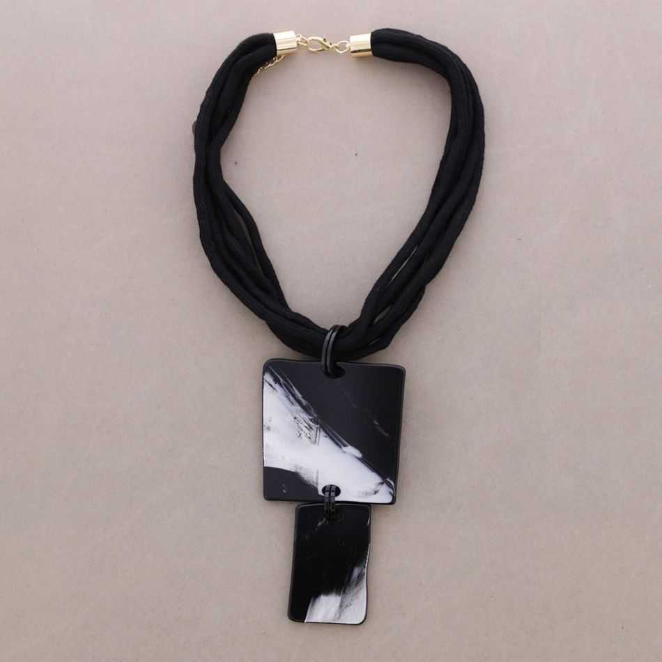DOUBLE SQUARE RESIN PENDANT CHOKER