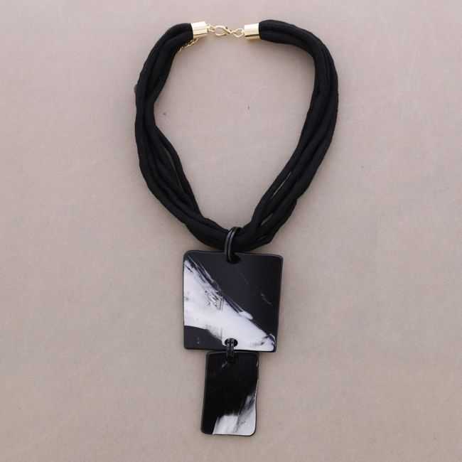 DOUBLE SQUARE RESIN PENDANT CHOKER