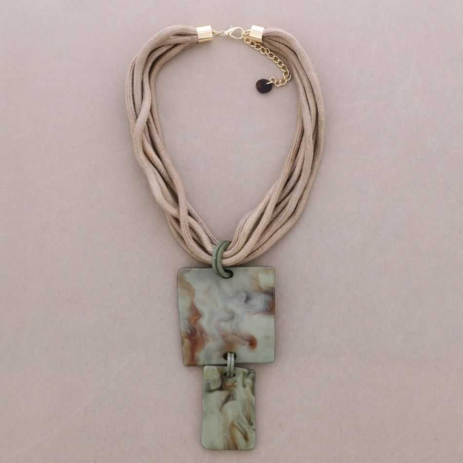 DOUBLE SQUARE RESIN PENDANT CHOKER