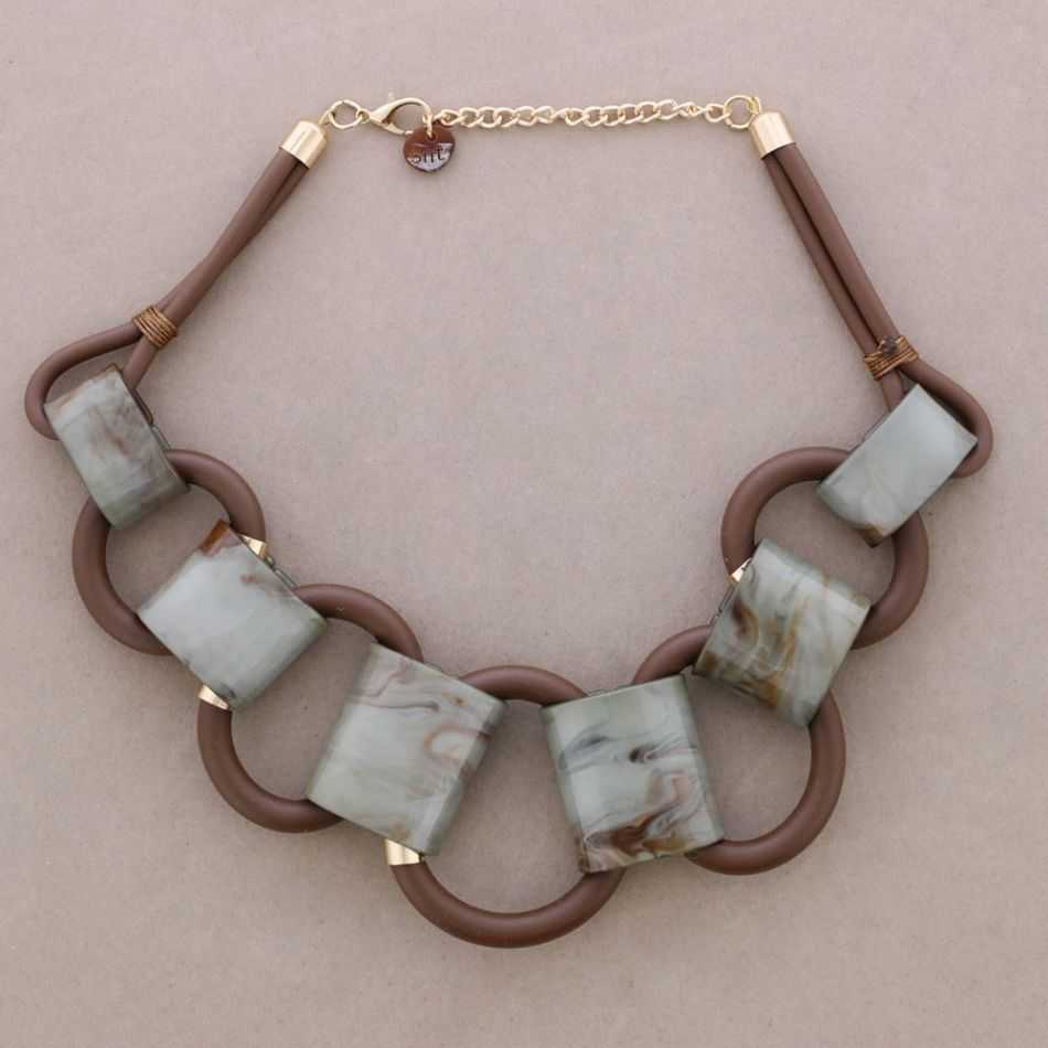 SHORT NECKLACE WITH RUBBER RESIN LINKS
