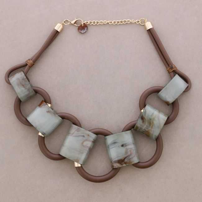 SHORT NECKLACE WITH RUBBER RESIN LINKS
