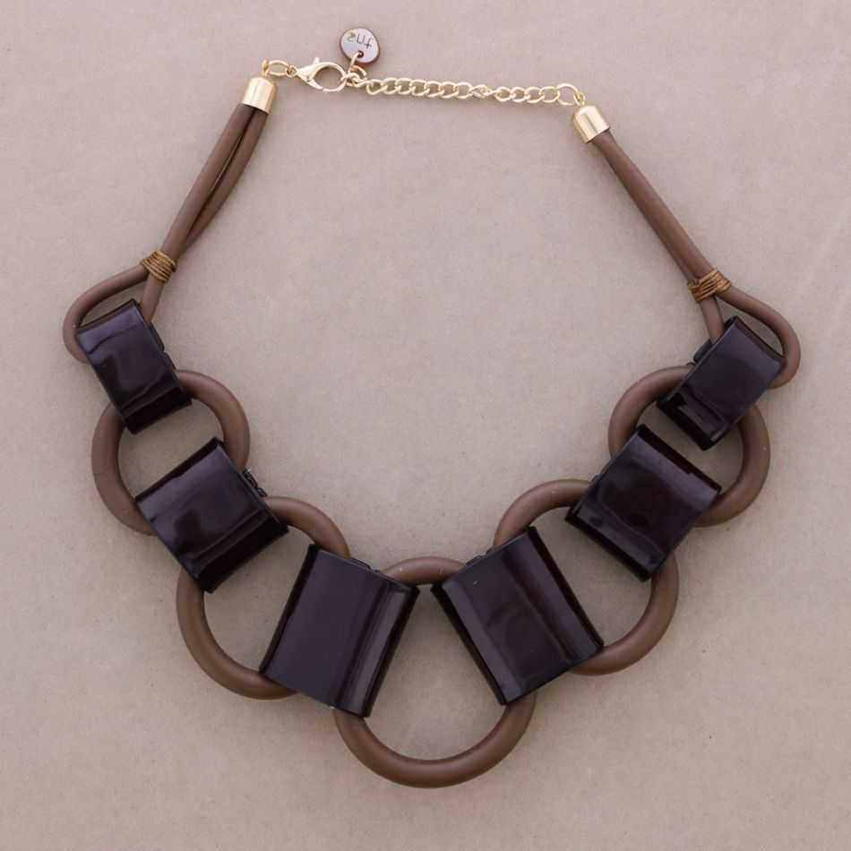 SHORT NECKLACE WITH RUBBER RESIN LINKS