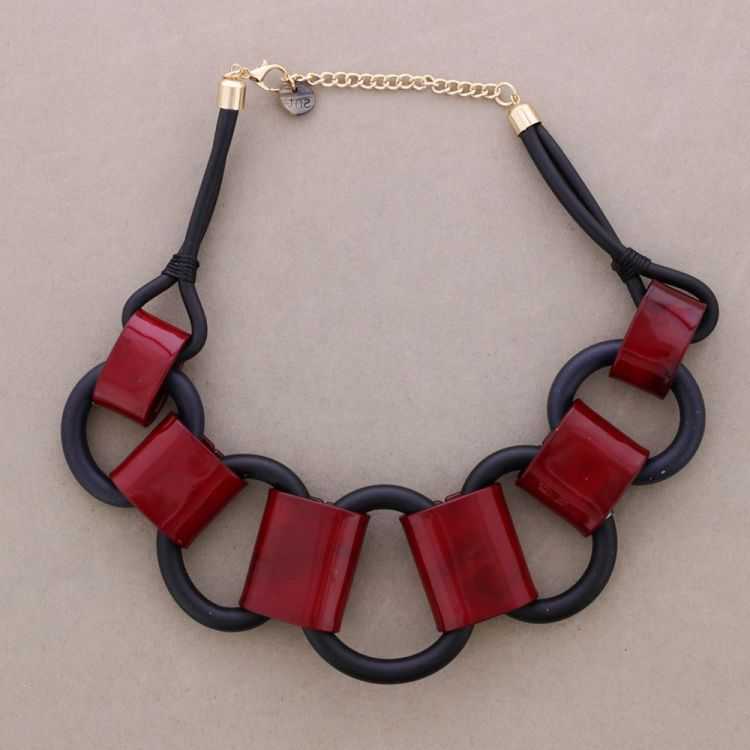 SHORT NECKLACE WITH RUBBER RESIN LINKS 2