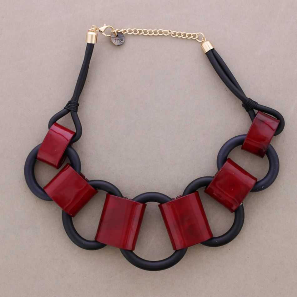 SHORT NECKLACE WITH RUBBER RESIN LINKS