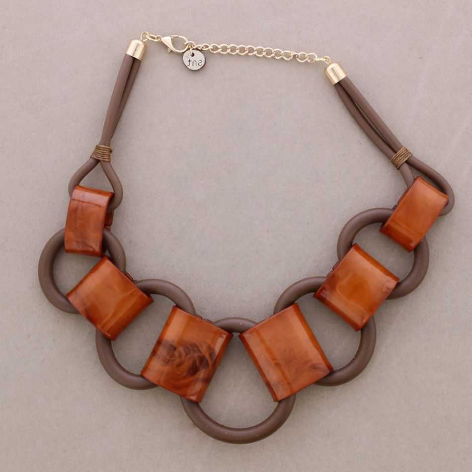 SHORT NECKLACE WITH RUBBER RESIN LINKS