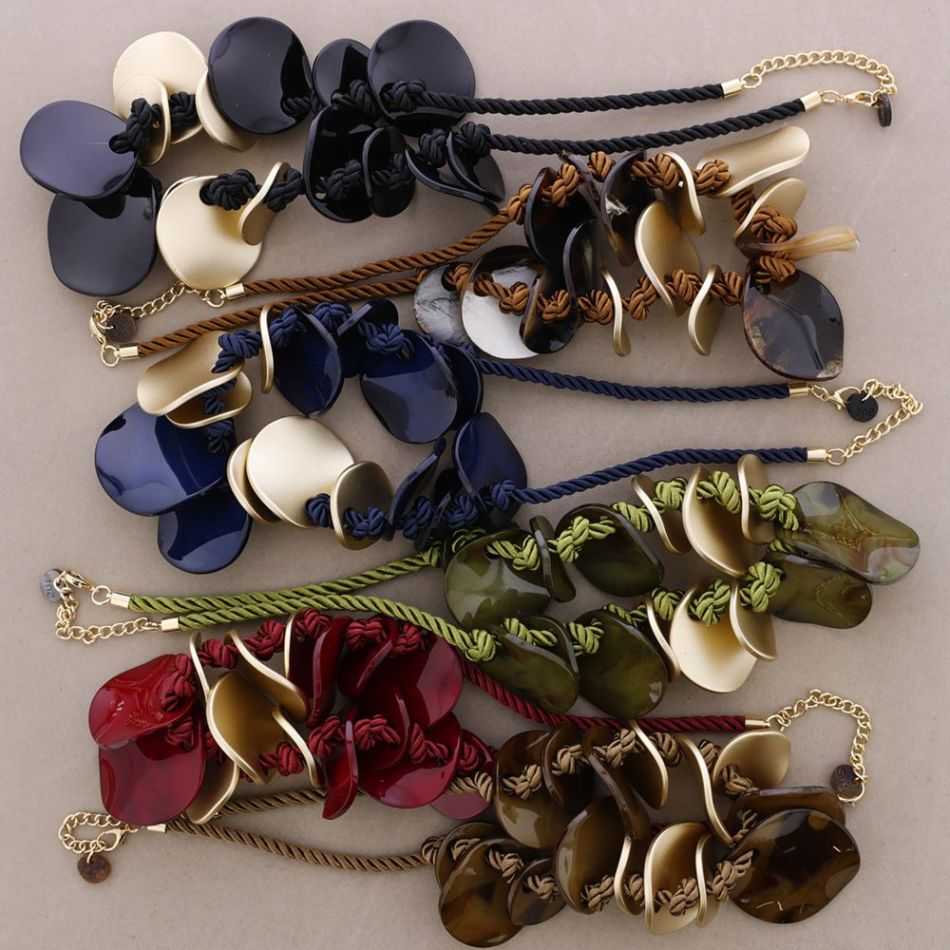 CHOKER WITH LEAVES AND RESIN