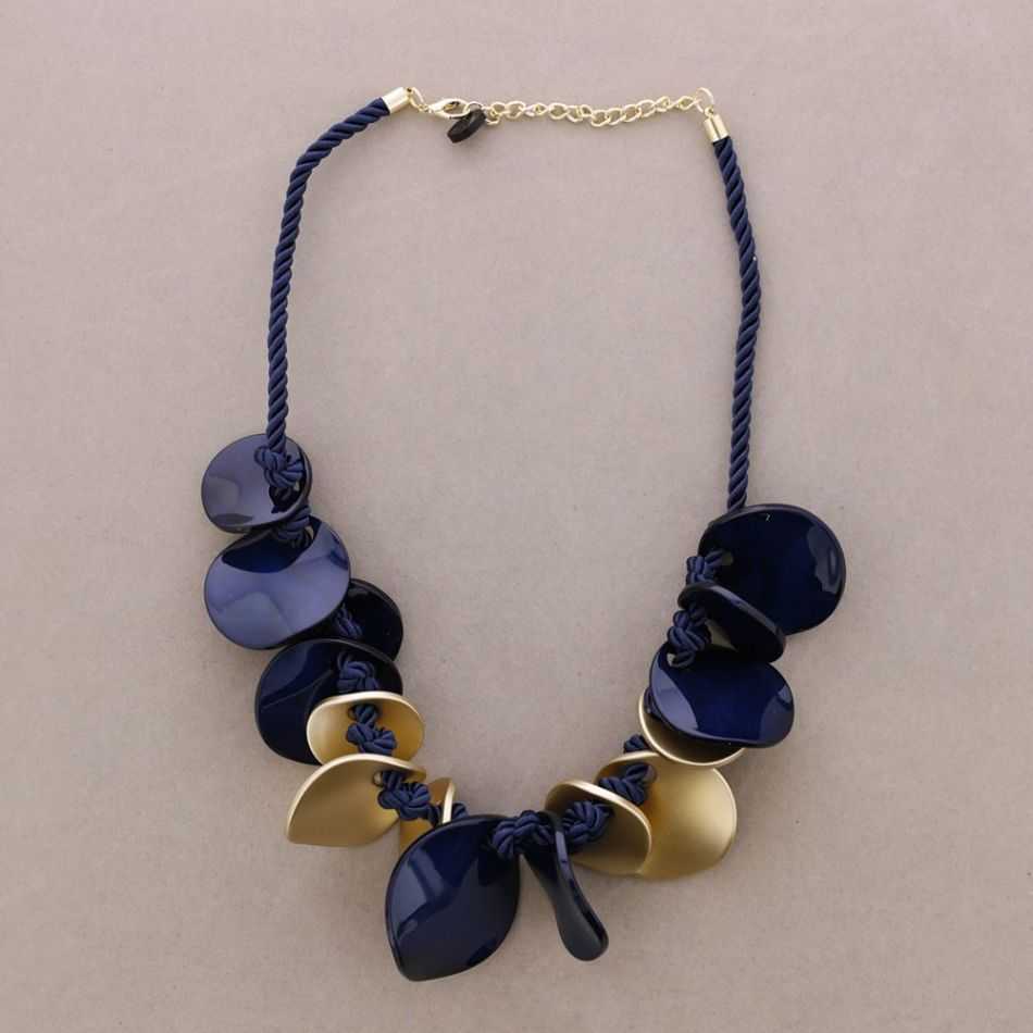 CHOKER WITH LEAVES AND RESIN