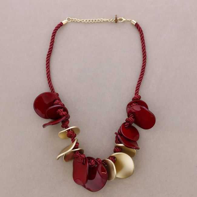 CHOKER WITH LEAVES AND RESIN